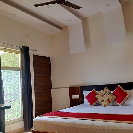 Sunny Pines Resort Lansdowne Buitenkant foto
